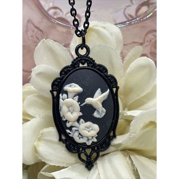 Cameo Necklace Hummingbird Bird Prom Nautical Wedding Party White black Heart - Picture 2 of 11
